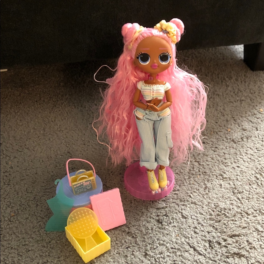 L.O.L. Surprise! Doll with Pink Hair and Accessories